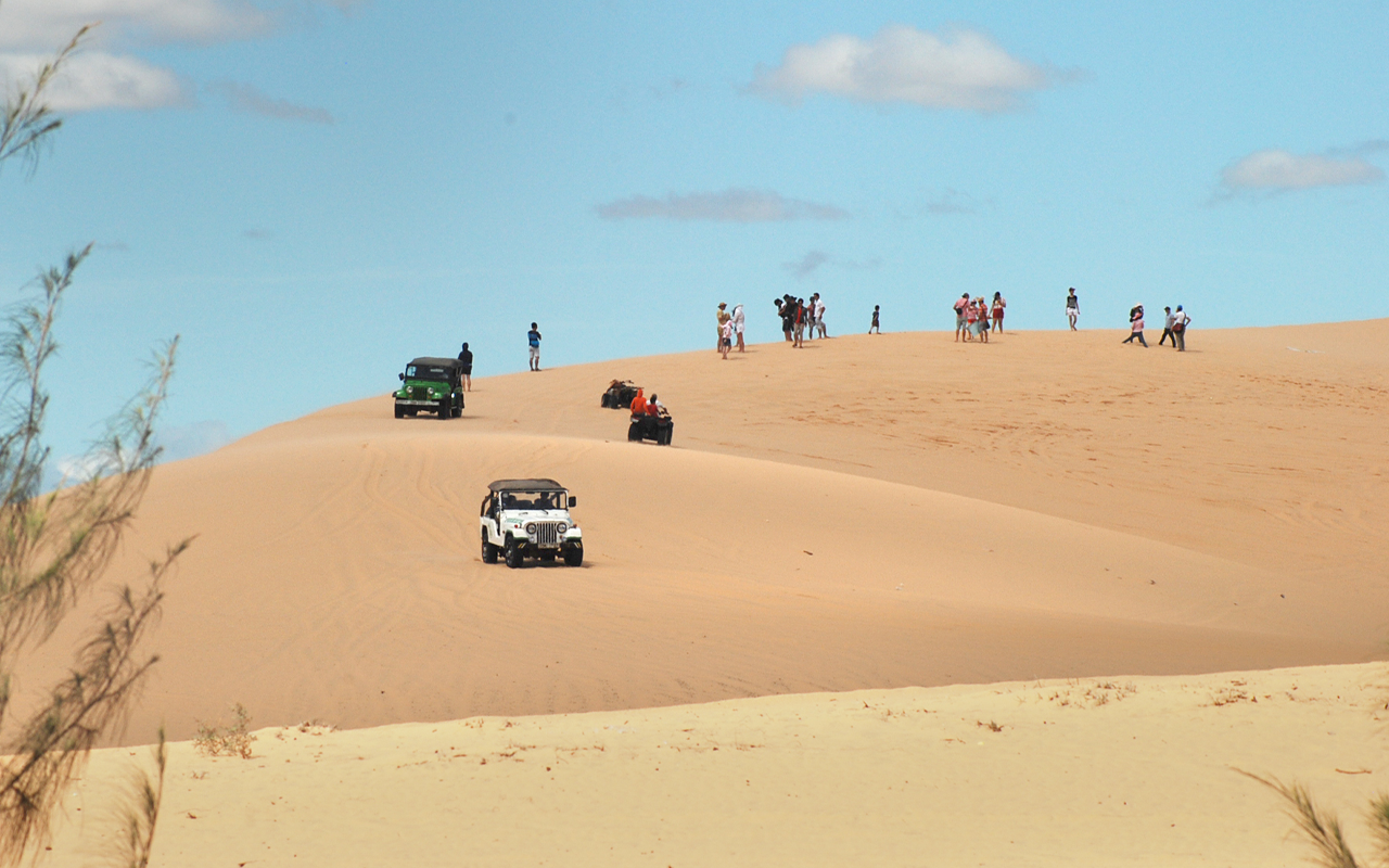 Jeep Tour Ngắm Hoàng Hôn Ở Đồi Cát Trắng – Có Gì Mà Ai Cũng Mê? | Tourleva