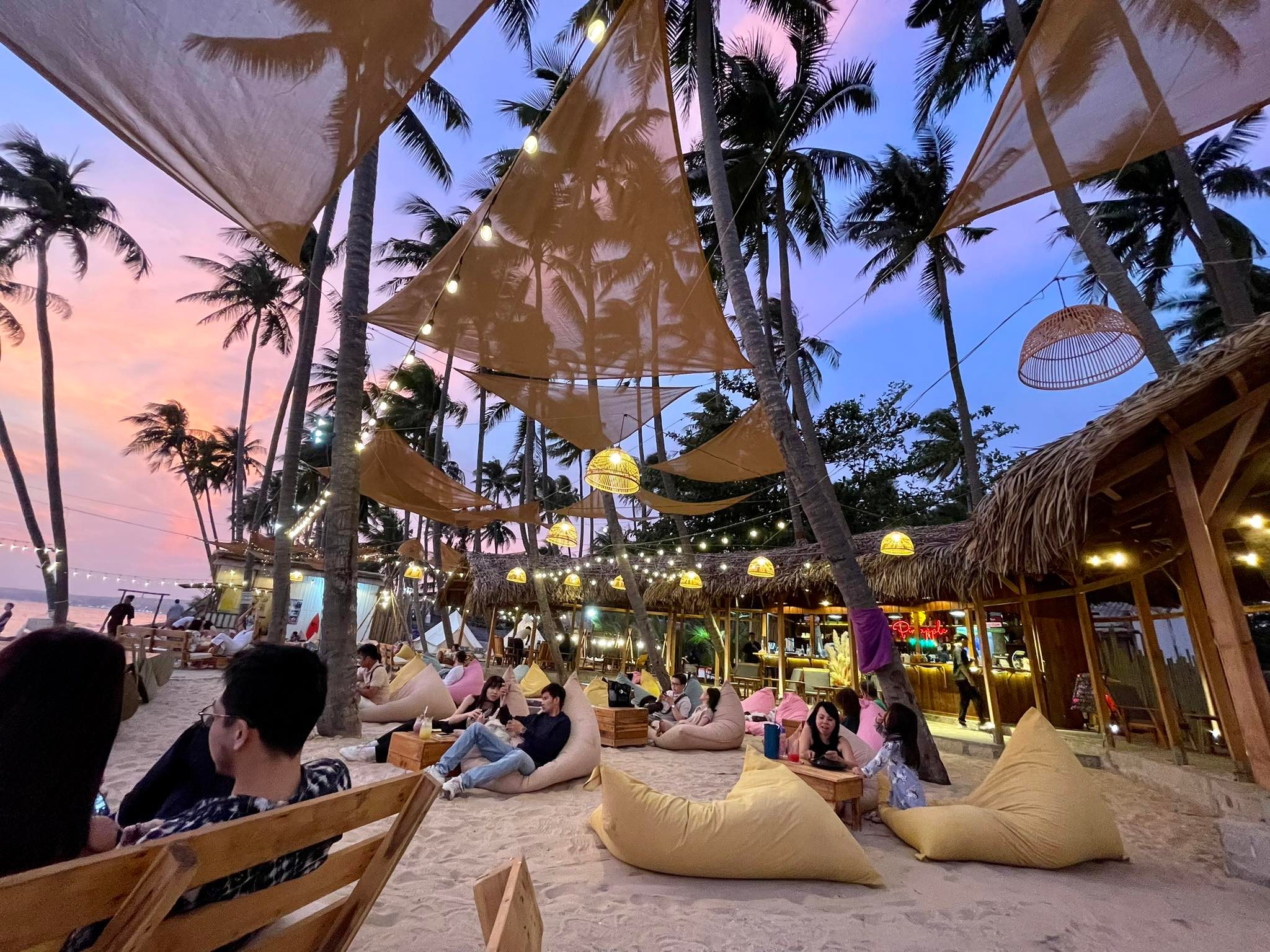 Tân hưởng những khoảnh khắc tuyệt đẹp tại Pineapple Bar tan-huong-nhung-nhung-khoanh-khac-tuyet-dep-tai-pineapple-bar