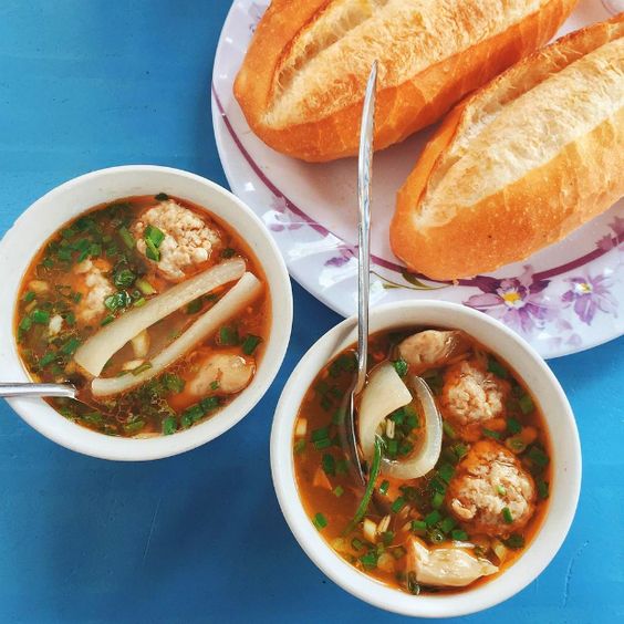banh-mi-xiu-mai-bua-sang-yeu-thich-cua-nguoi-dan-da-lat