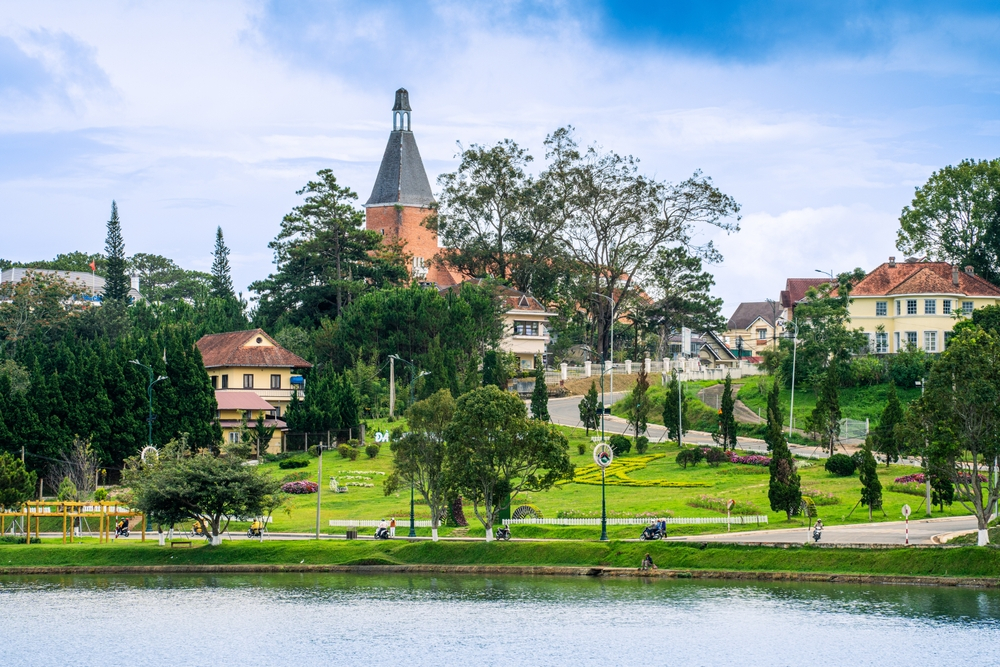 thuong-thuc-cac-mon-dac-san-da-lat-trong-khong-khi-mat-lanh-la-trai-nghiem-tuyet-voi