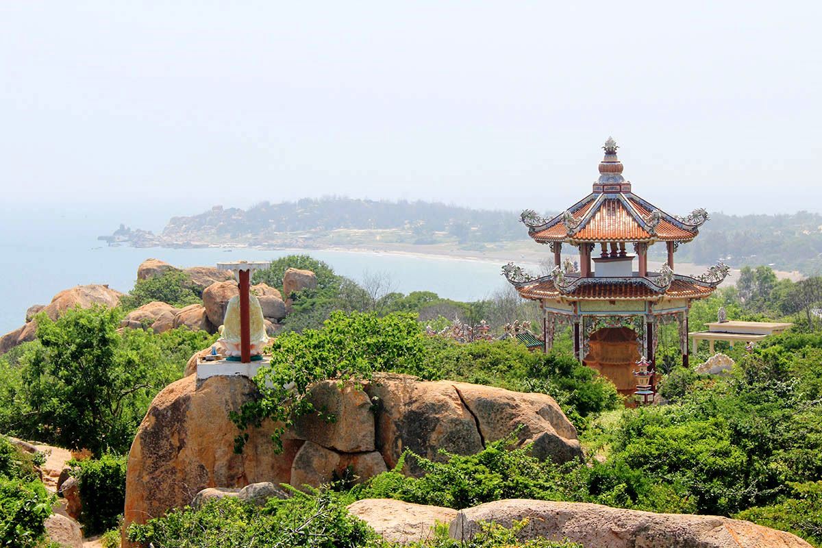 Hành Trình Tâm Linh: Thăm Những Điểm Đến Tôn Giáo Nổi Tiếng Bình Thuận | Tourleva
