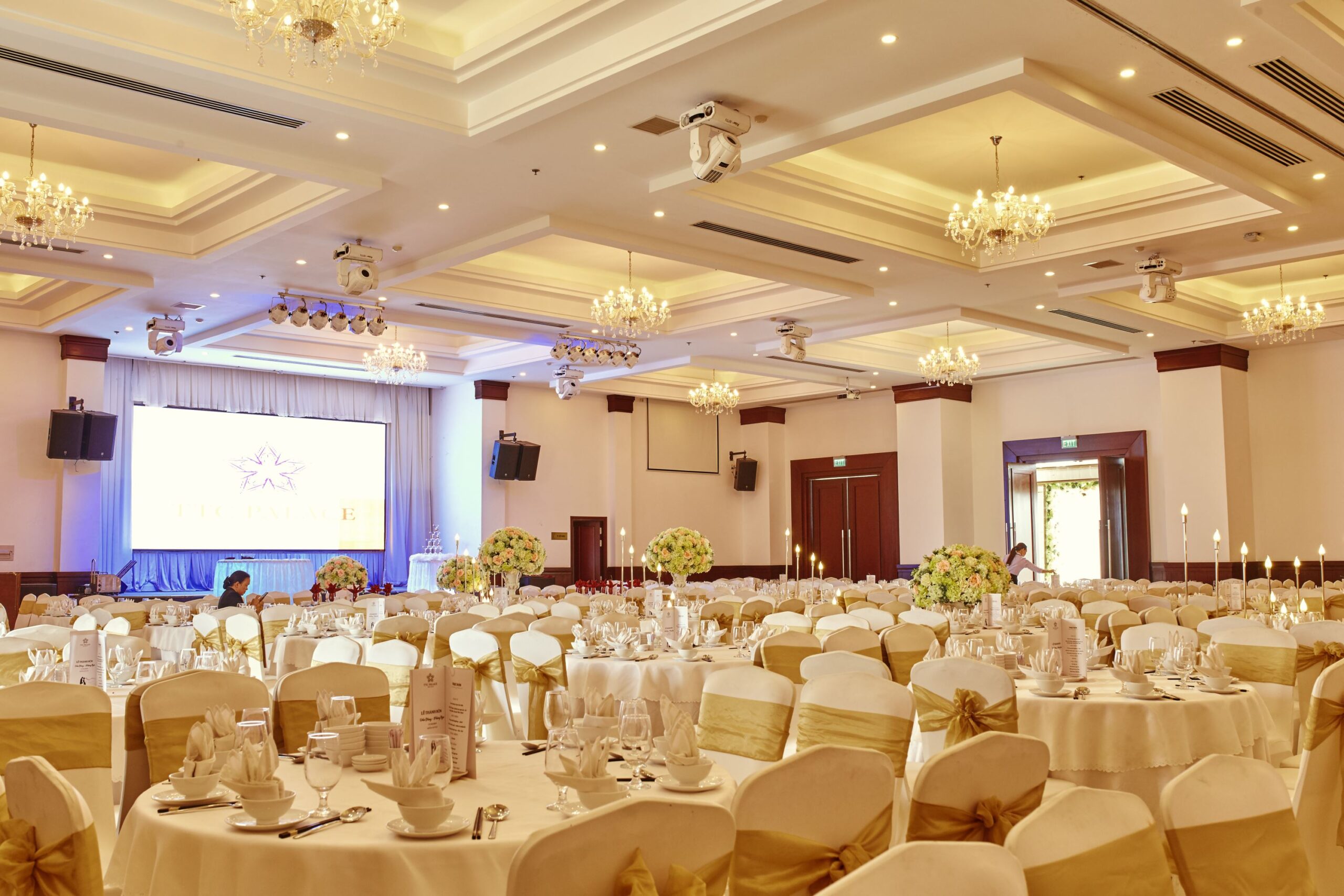 Top 7 Các Nhà Hàng Thích Hợp Tổ Chức Gala Dinner, Party Lớn tại Phan Thiết, Mũi Né | Tourleva